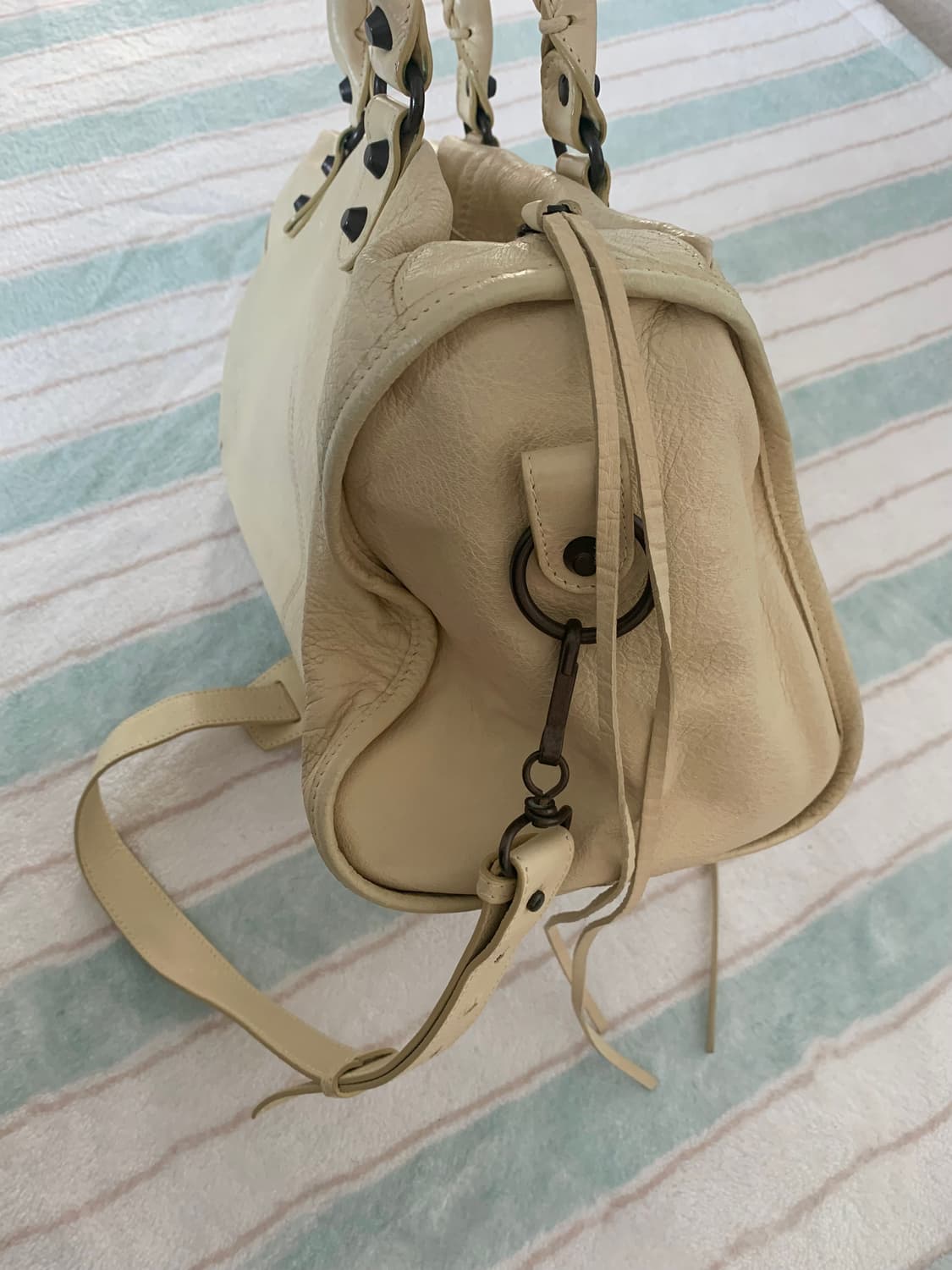 발렌시아가 모터백 트위기 레몬 컬러 희귀 상품이미지6