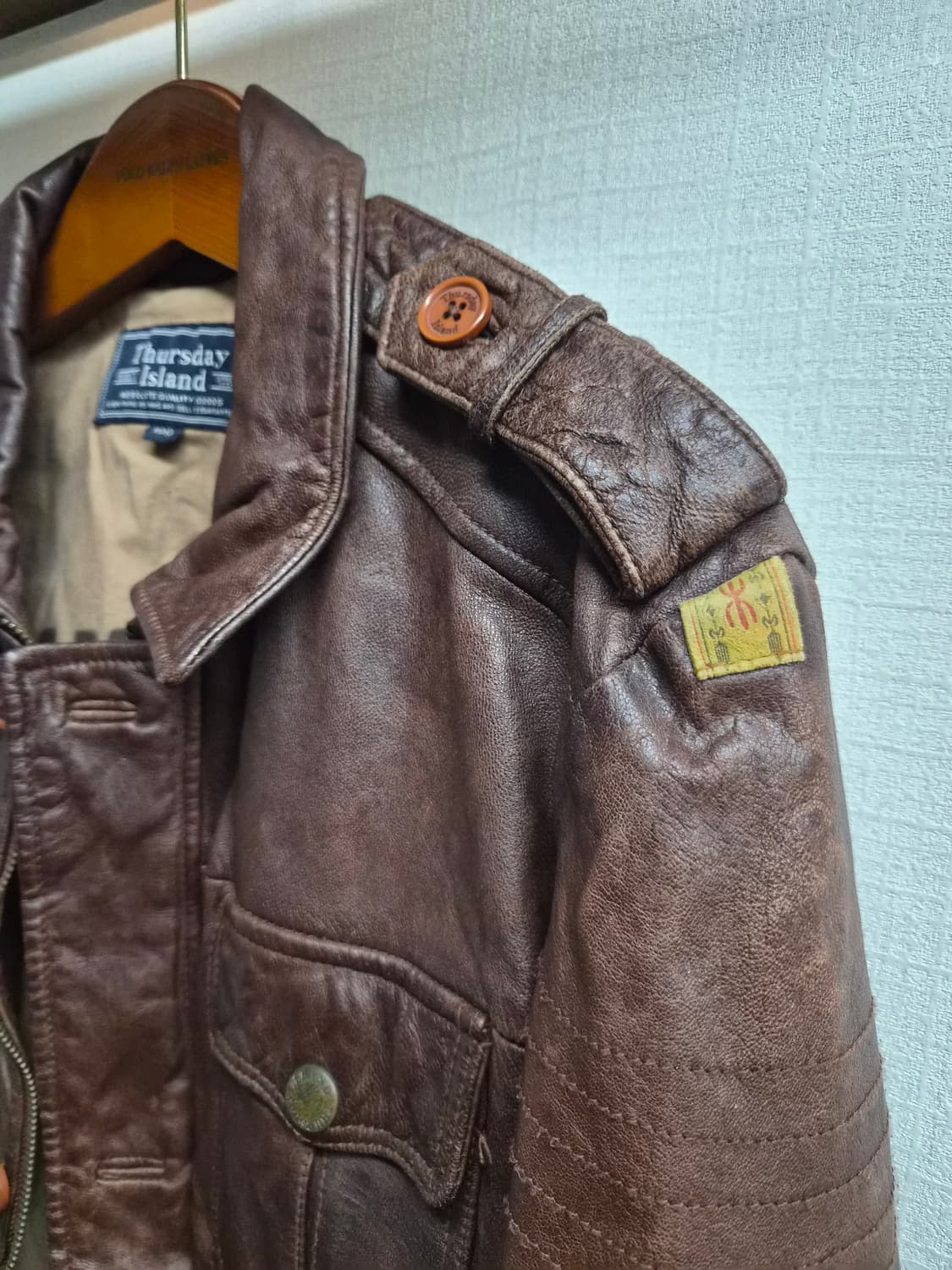 100) 써스데이 아일랜드 GOAT 스킨 레더 자켓 팝니다 상품이미지3