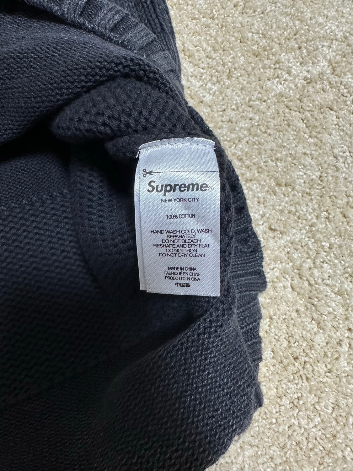 슈프림 스몰 박스 스트라이프 스웨터 블랙 -23SS 상품이미지4