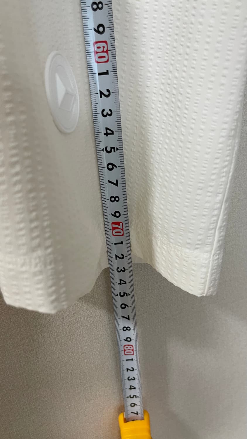 코모도스퀘어 시원한 화이트 엠보 소재  반팔 셔츠100 어깨 지퍼포인트 상품이미지8