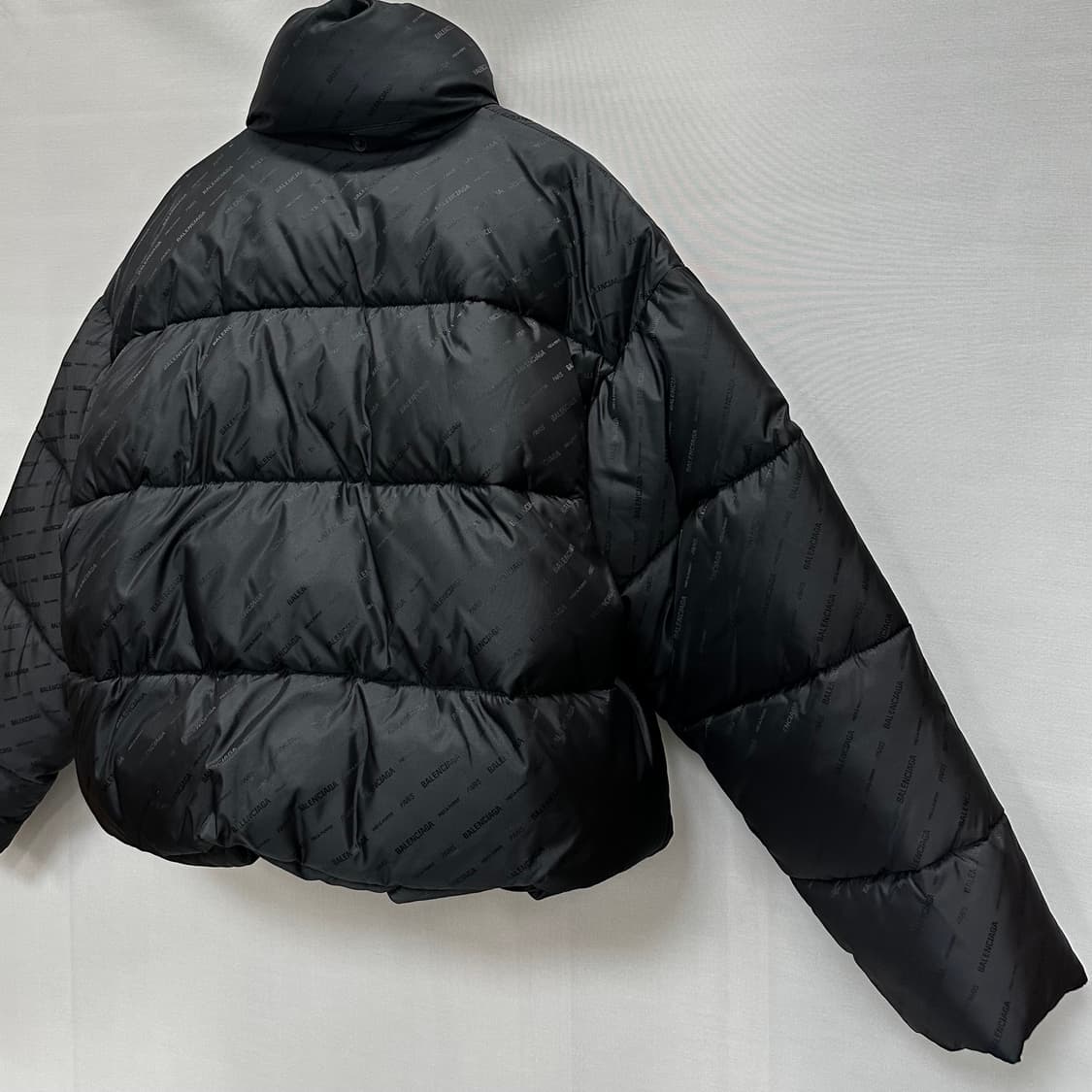 발렌시아가 올오버 BB 로고 패딩 재킷 (여성 크롭 오버핏)  상품이미지6
