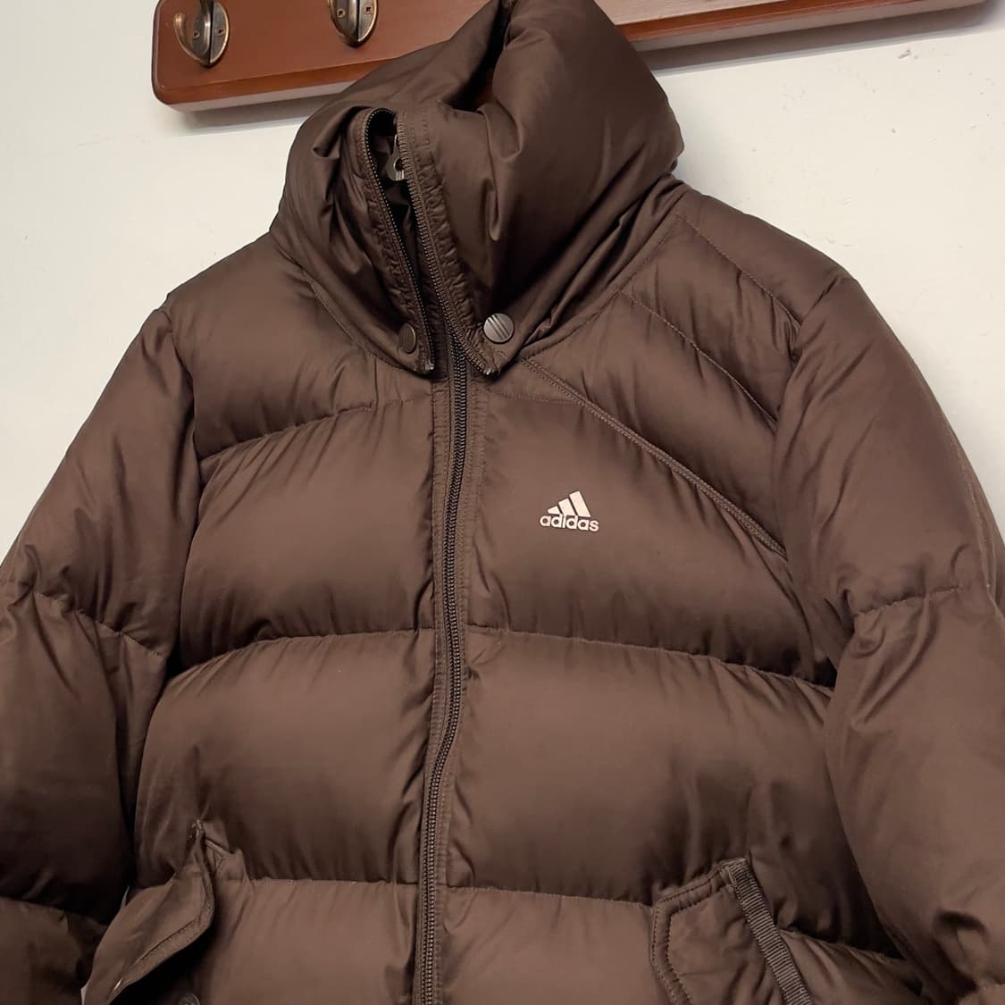 아디다스 (우먼) 브라운 덕 다운  숏 패딩   상품이미지2