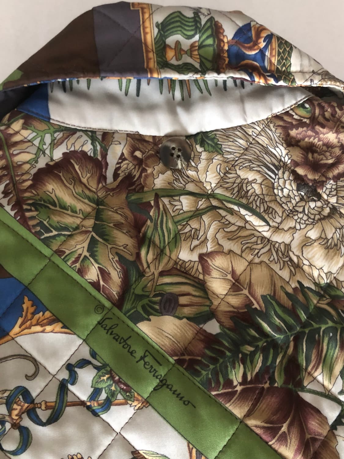 페라가모 프린팅 경량패딩 자켓 상품이미지4