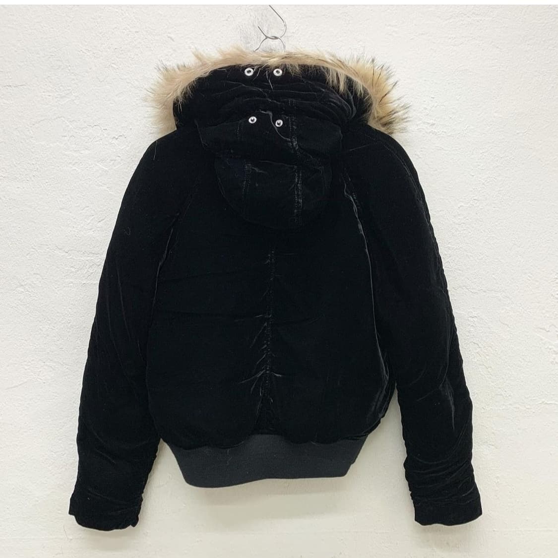 폴로 랄프로렌 벨벳 블랙 다운 퍼 후드 숏 패딩 상품이미지2