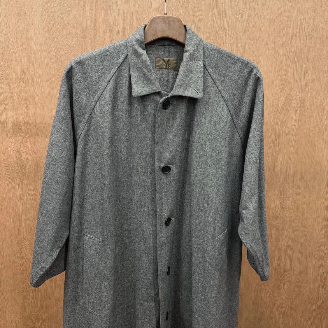 요지 야마모토 롱 코트 싱글 버튼 디테일 루즈핏 차콜 그레이 상품이미지4