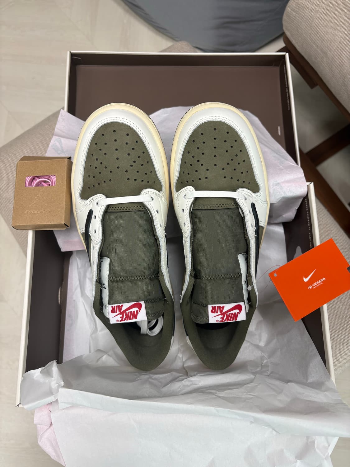 nike 나이키 조던1 트래비스 스캇 리버스 올리브 상품이미지4