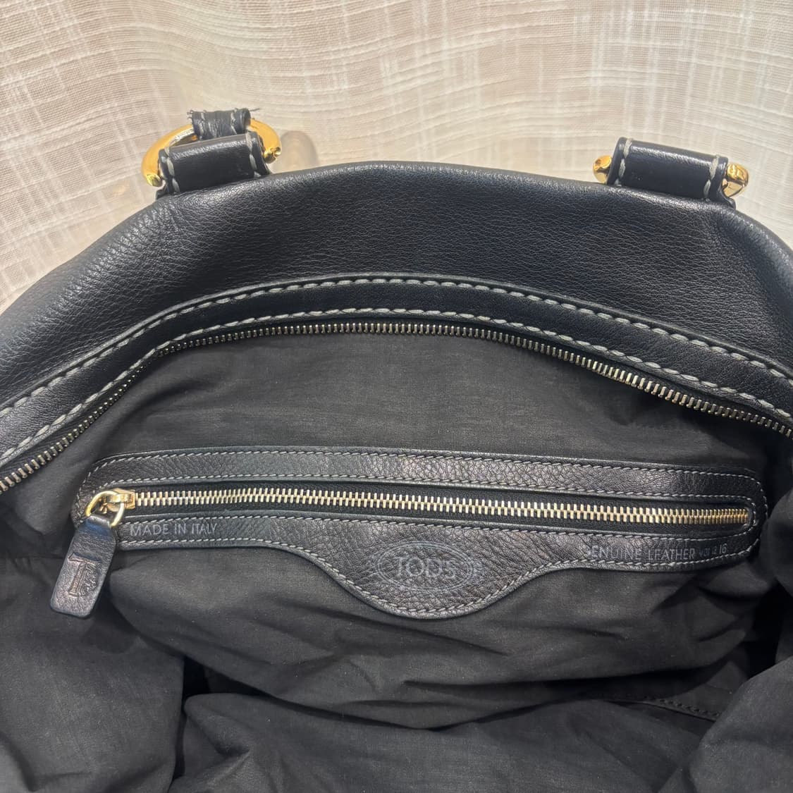 정품 토즈 스티치 레더 토트백     상품이미지9