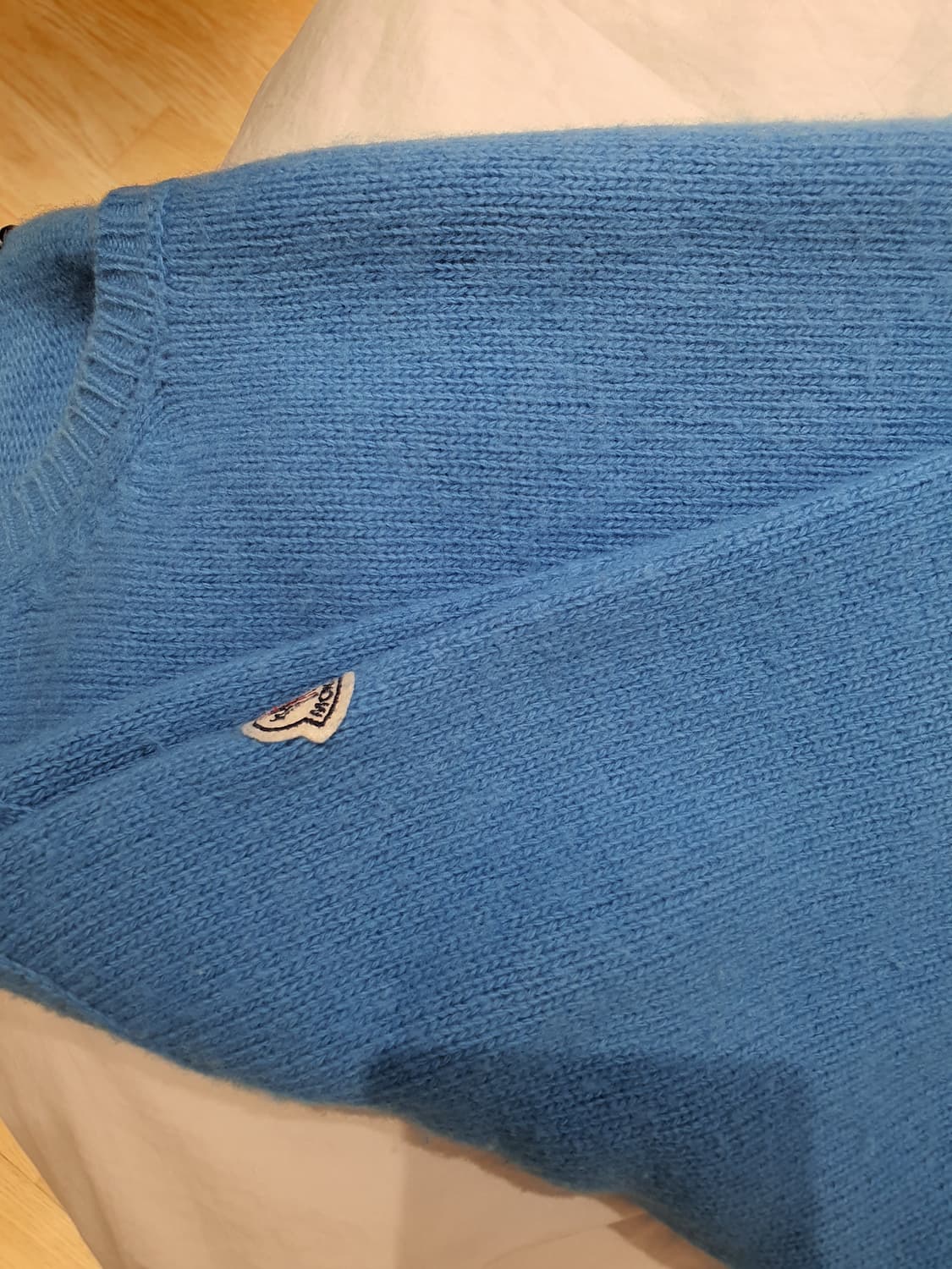 몽클레어 블루 라운드넥 100%울 니트 판매합니다! 상품이미지4