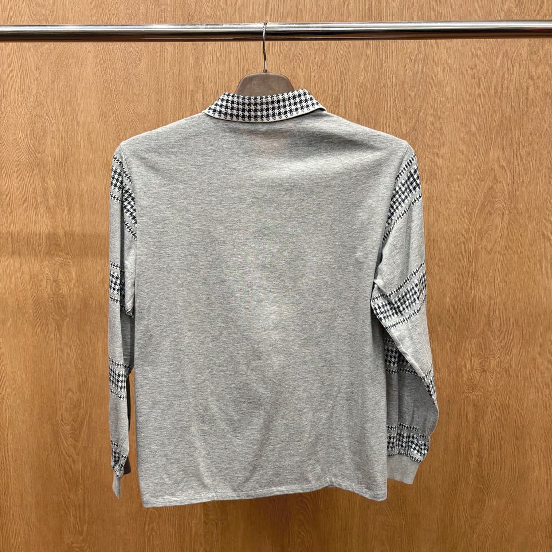 크리스찬 디올 스포츠 긴팔 PK 티셔츠 하운드투스 배색 디테일 그레이 상품이미지3