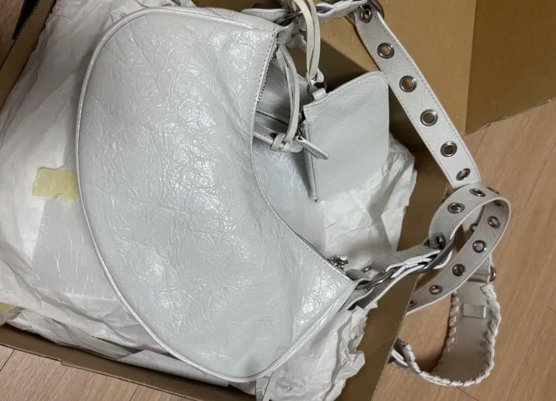 발렌시아가 아레나 램스킨 르 카골 XS 숄더백 화이트 상품이미지2