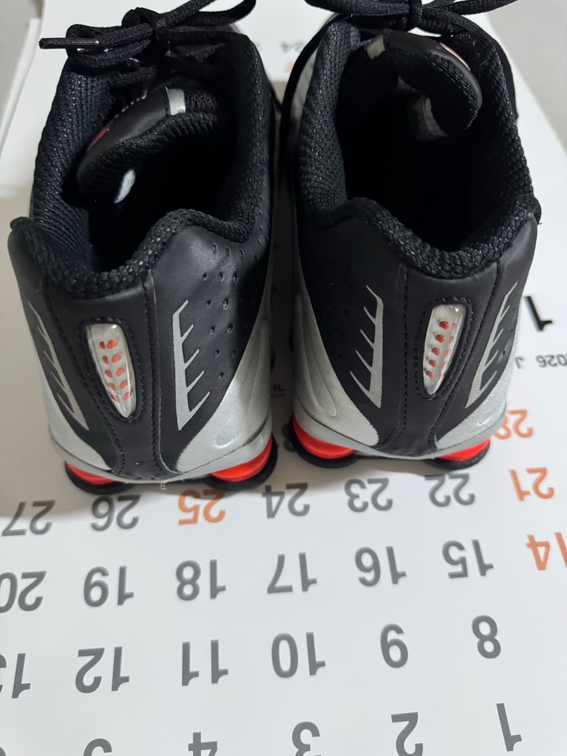 나이키샥스r4메탈릭실버 290 상품이미지1