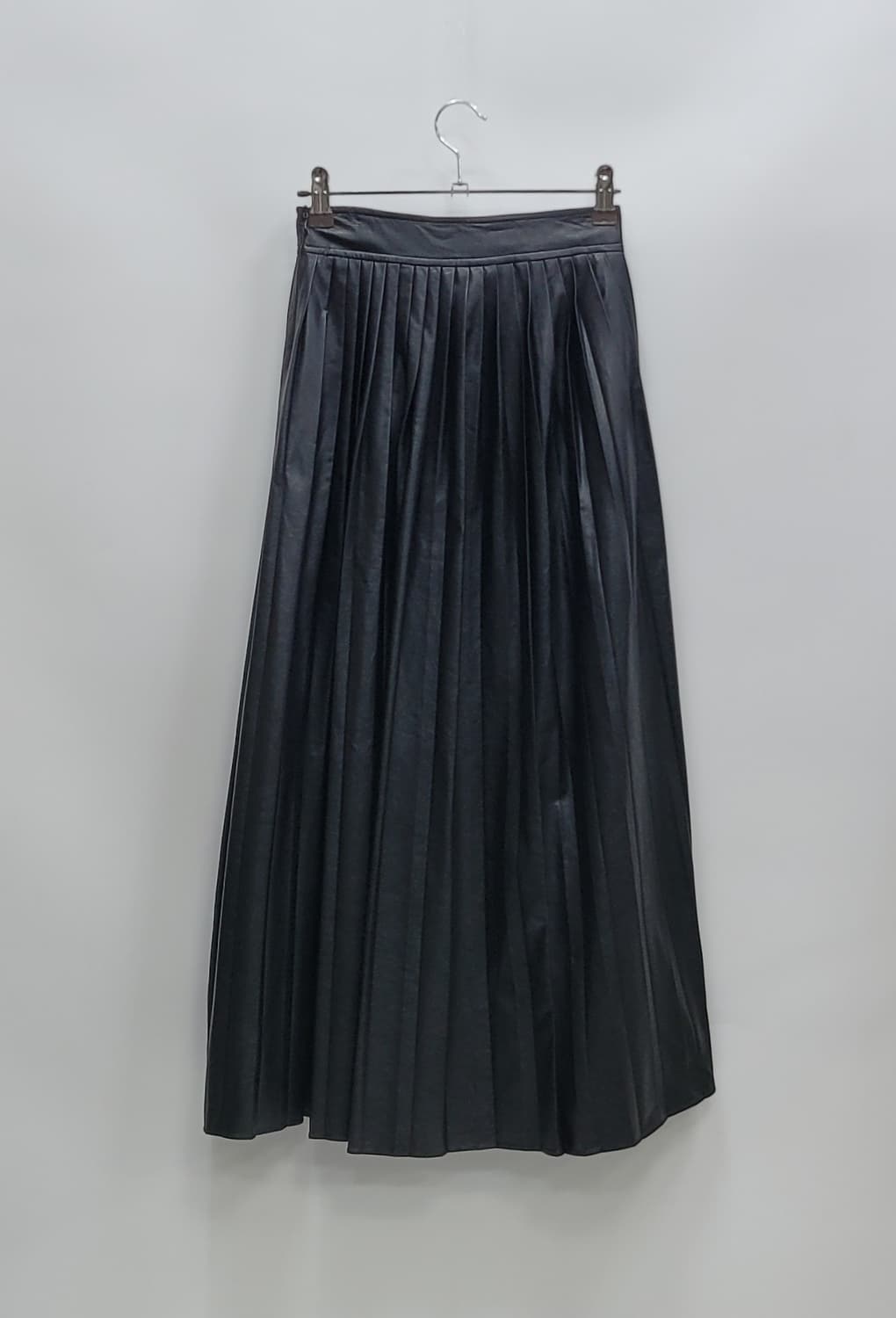 씨씨콜렉트 22SS 레더 플리츠 롱 스커트 221MSD101 / 여 55 상품이미지2