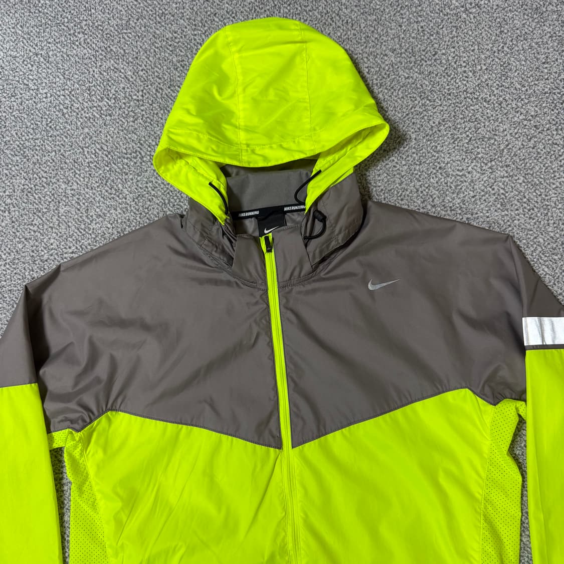 나이키 러닝 바람막이 M 상품이미지3