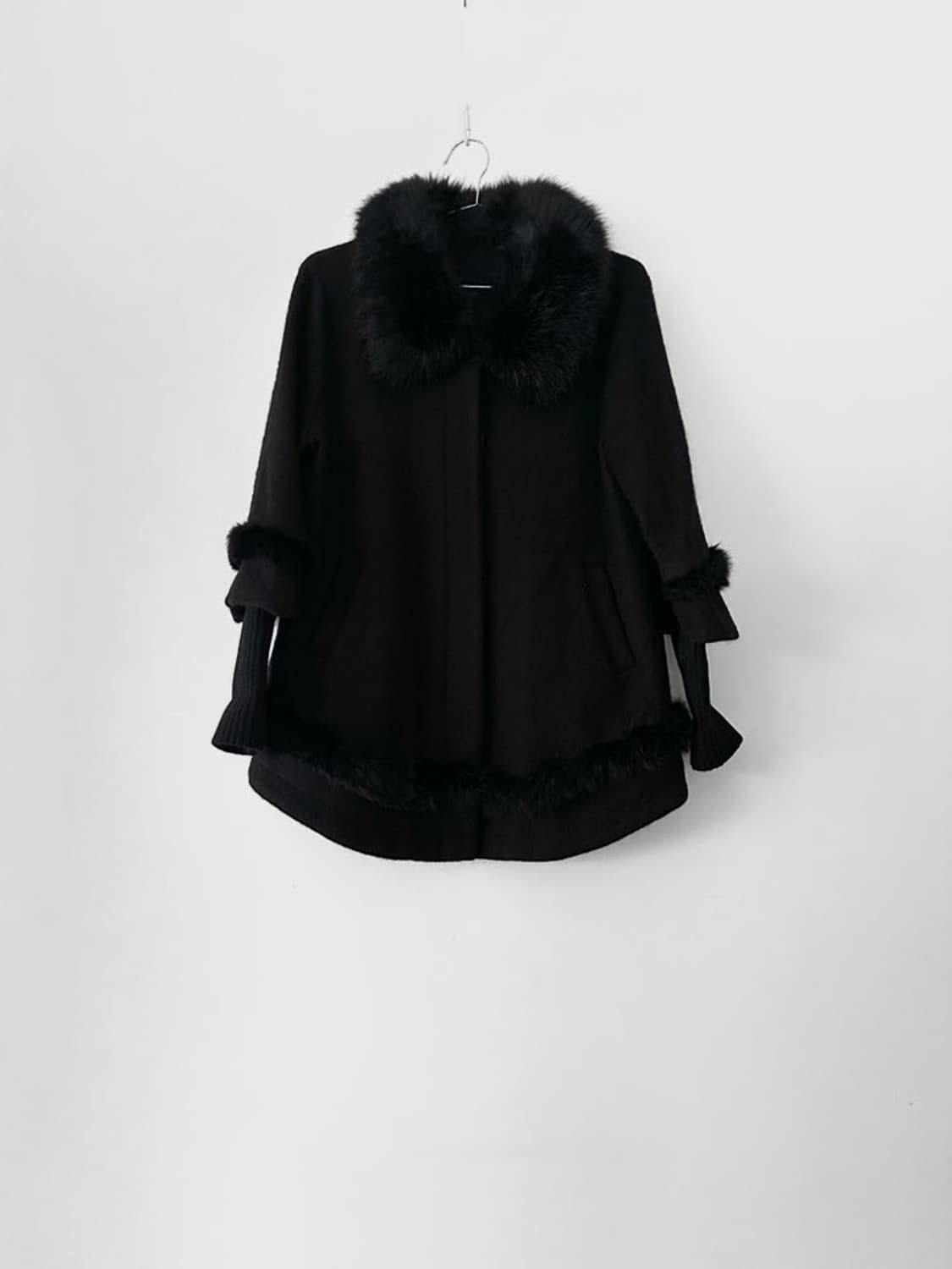 Cape fur detail rib coat / black 상품이미지1