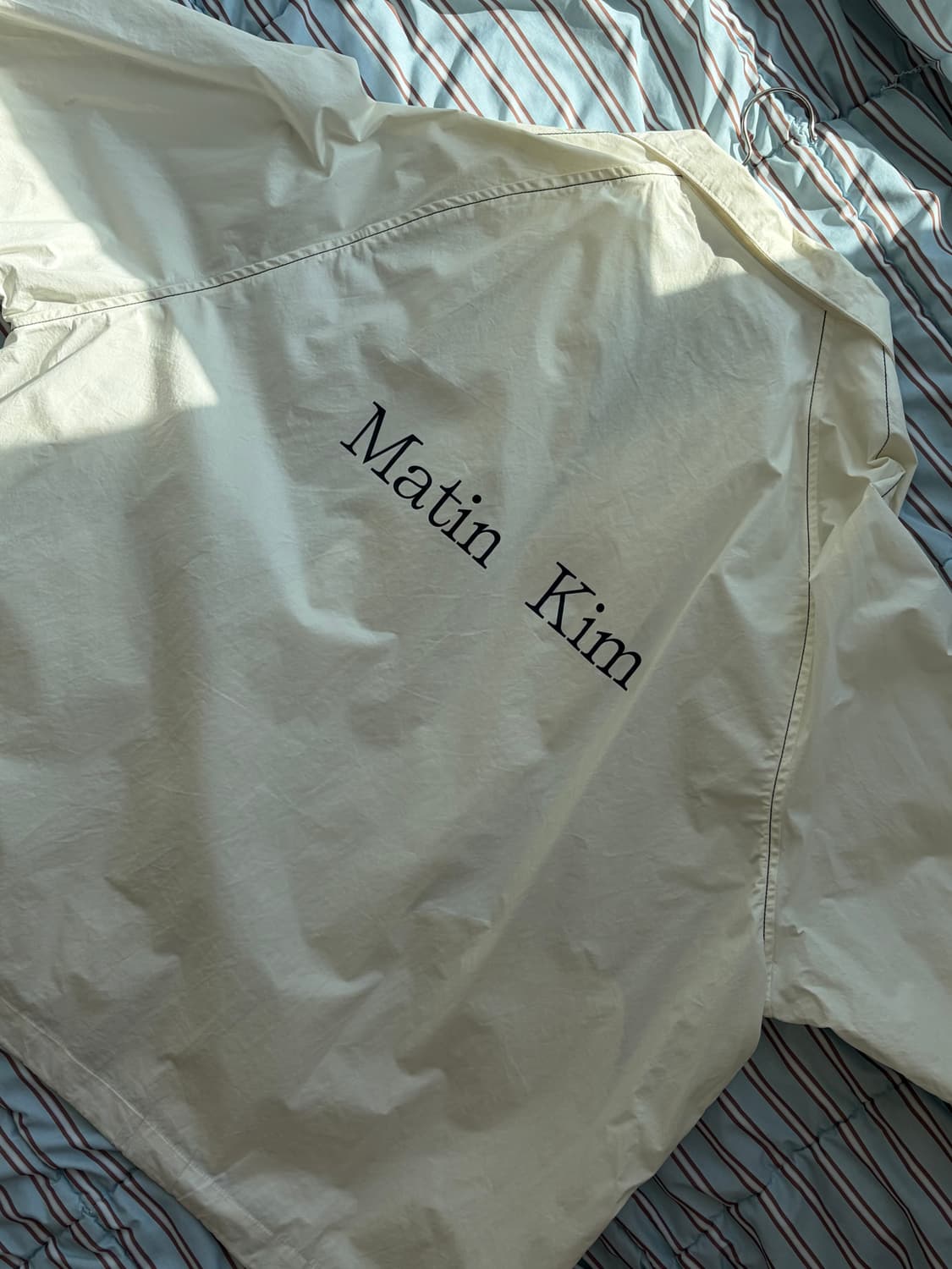 MATIN KIM LOGO COATING JUMPER IN WHITE 상품이미지3