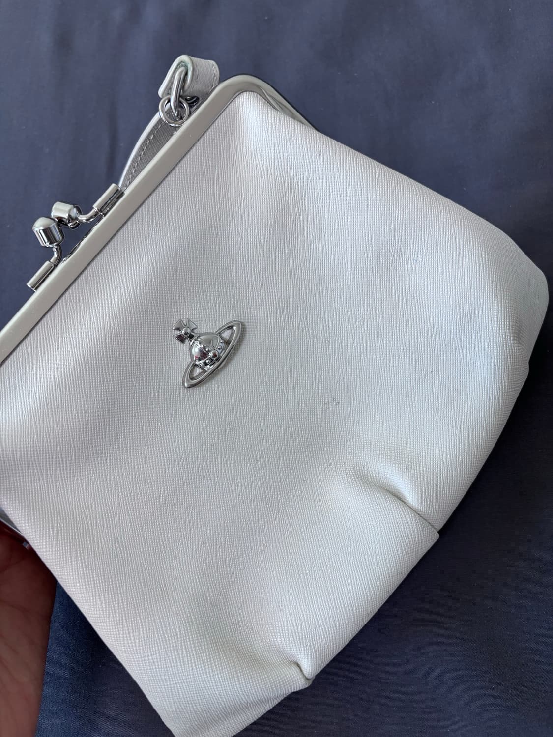 비비안웨스트우드 프레임 펄스백 복조리백 화이트 상품이미지2