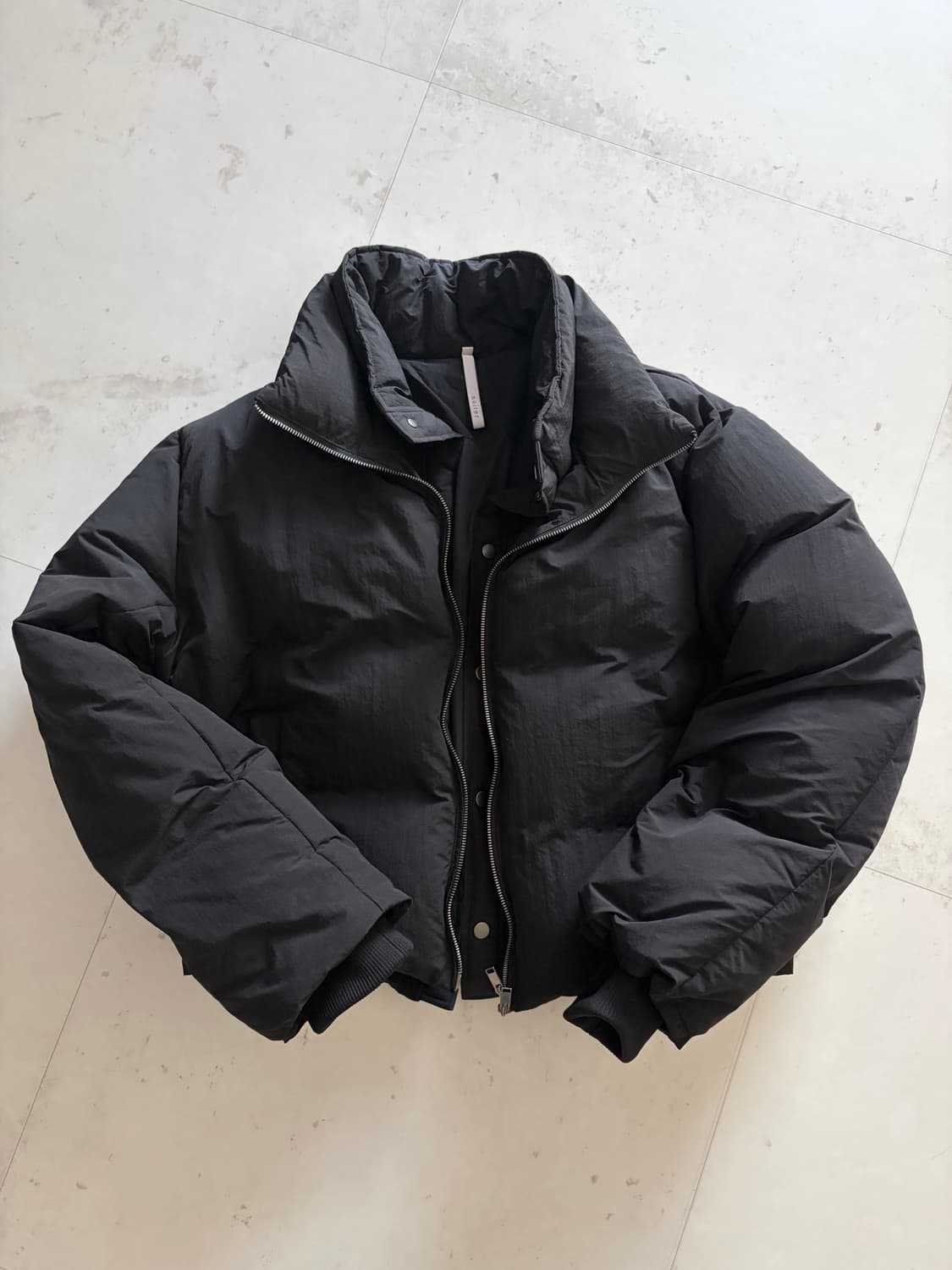 노이어 크롭 푸퍼 패딩 자켓 블랙 50사이즈 팝니다 상품이미지2