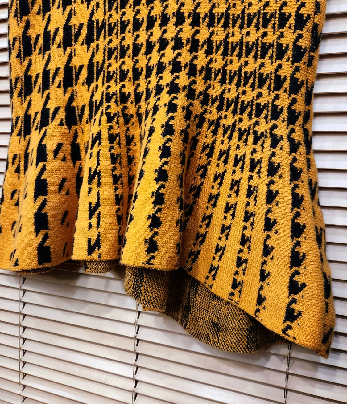 (새상품)에고이스트 밑단프릴 패턴 니트스커트55 상품이미지3