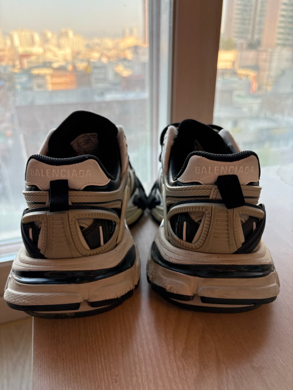 발렌시아가 트랙2 스니커즈 아이보리/블랙 (230-235mm) 상품이미지3