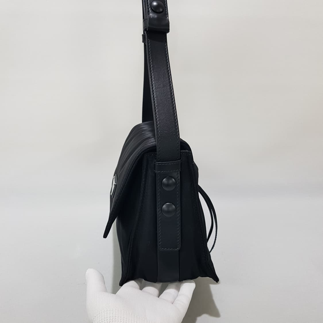 프라다 트래블러 스몰 리나일론 패딩 숄더백 1BD313 상품이미지4