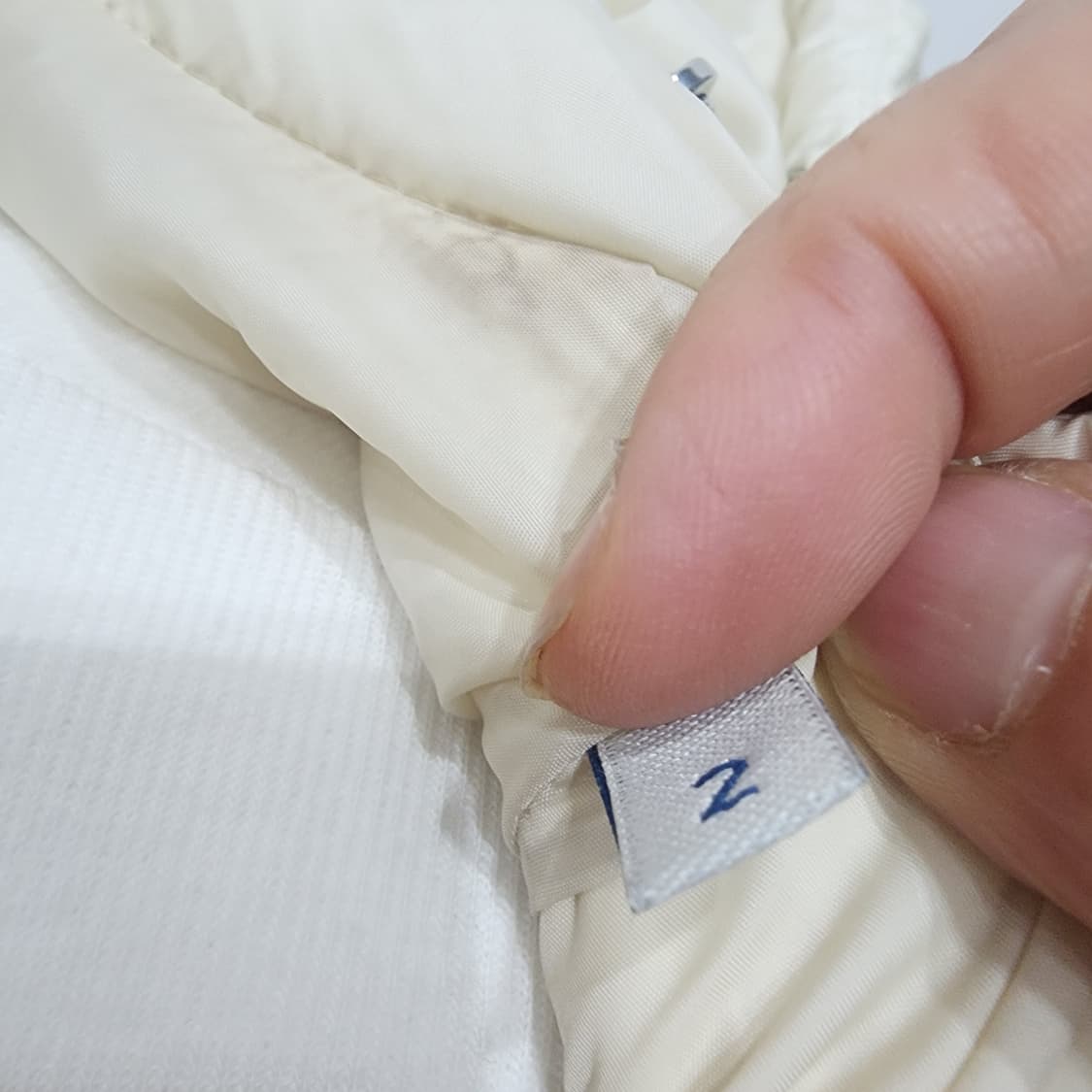 몽클레어 일리엑 패딩 2사이즈 화이트 컨디션! 상품이미지8
