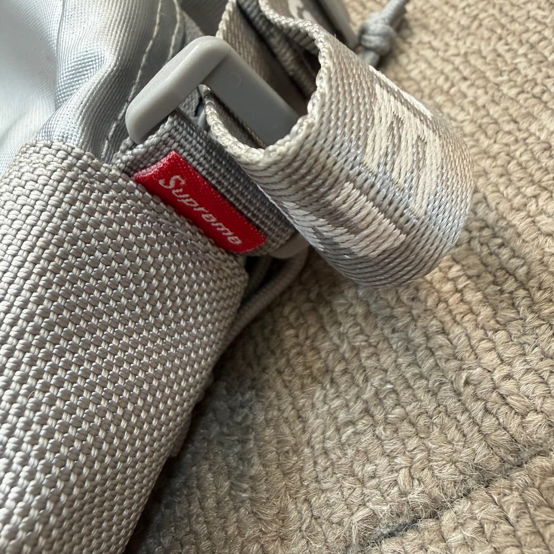 supreme 슈프림 코듀라 크로스 숄더백 실버 상품이미지2