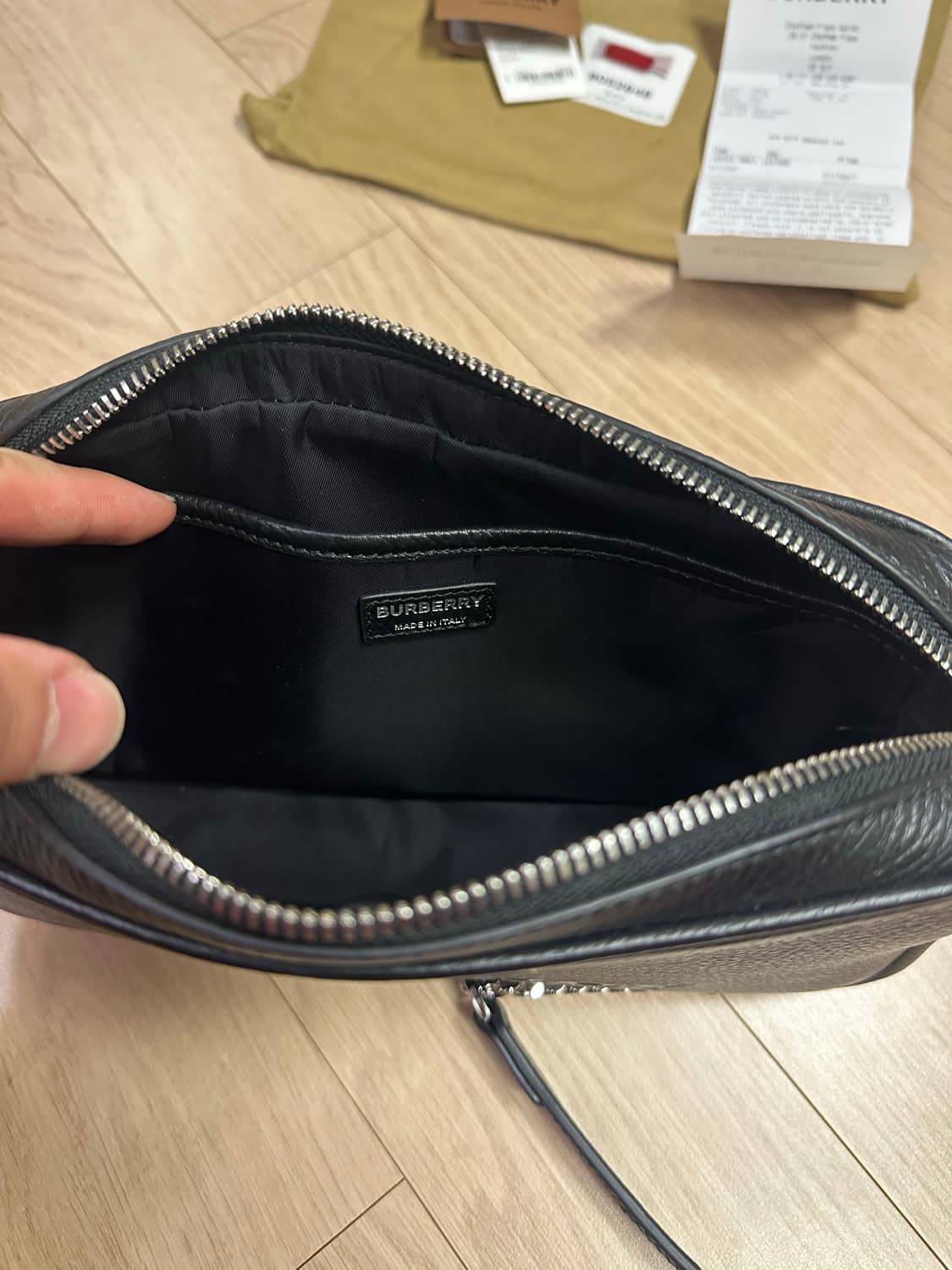 버버리 로고 카메라 크로스백 스몰사이즈 블락 거의새것 판매 상품이미지3