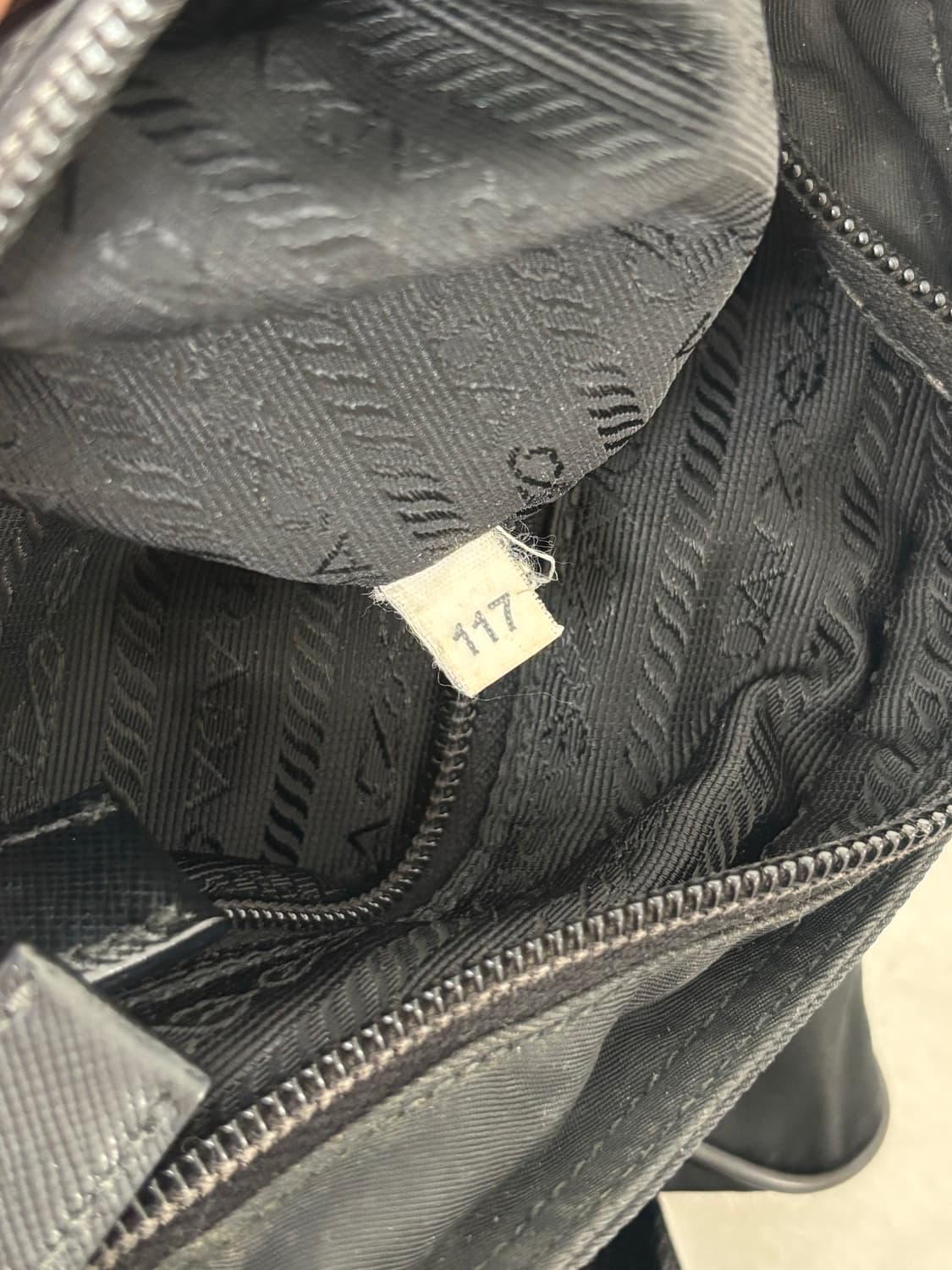 프라다 블랙 나일론 크로스백 상품이미지4