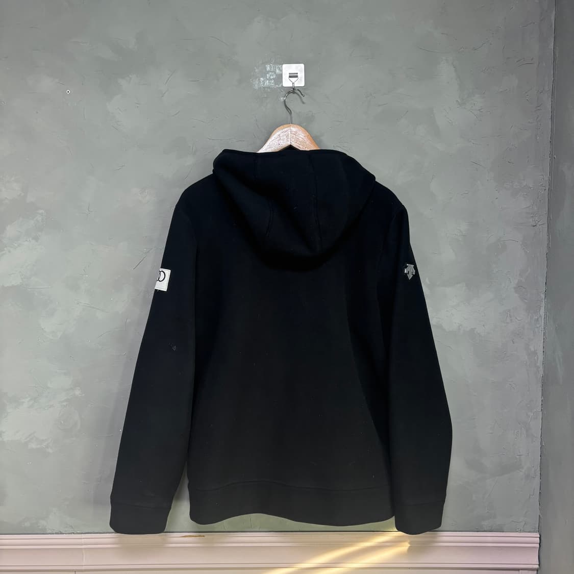 데상트 아우디 스위스 스키팀 플리스 블랙 상품이미지5