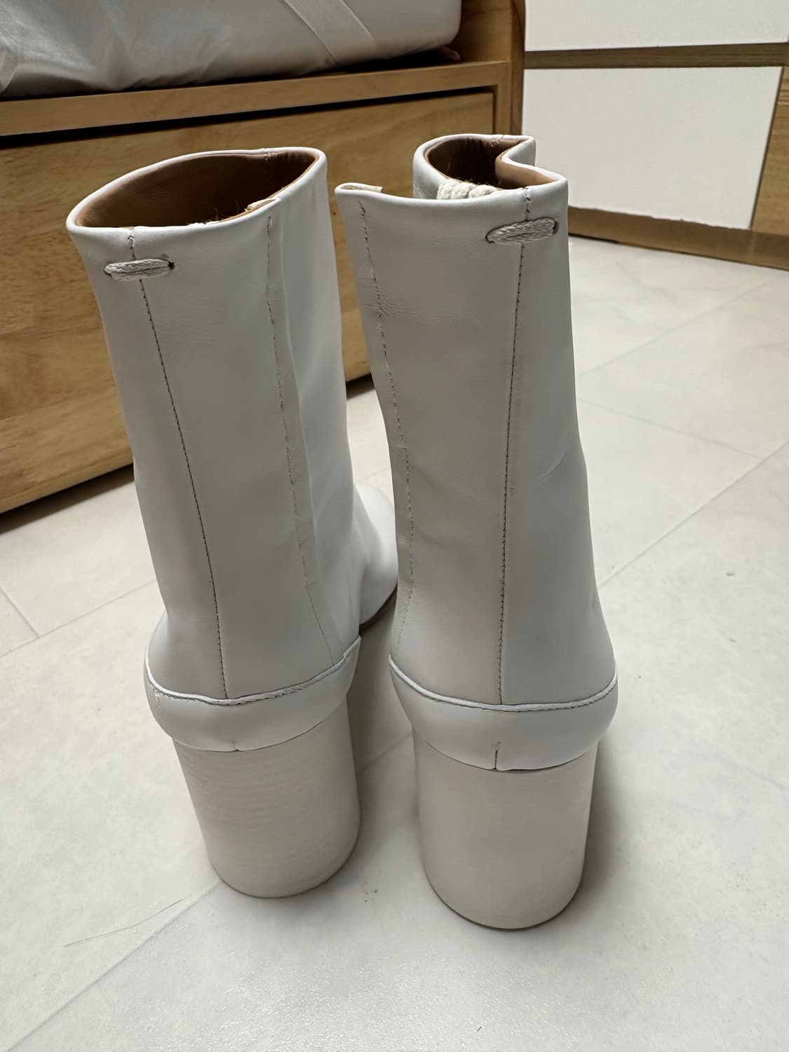 메종 마르지엘라 카프스킨 타비 부츠 화이트 38 판매 상품이미지2