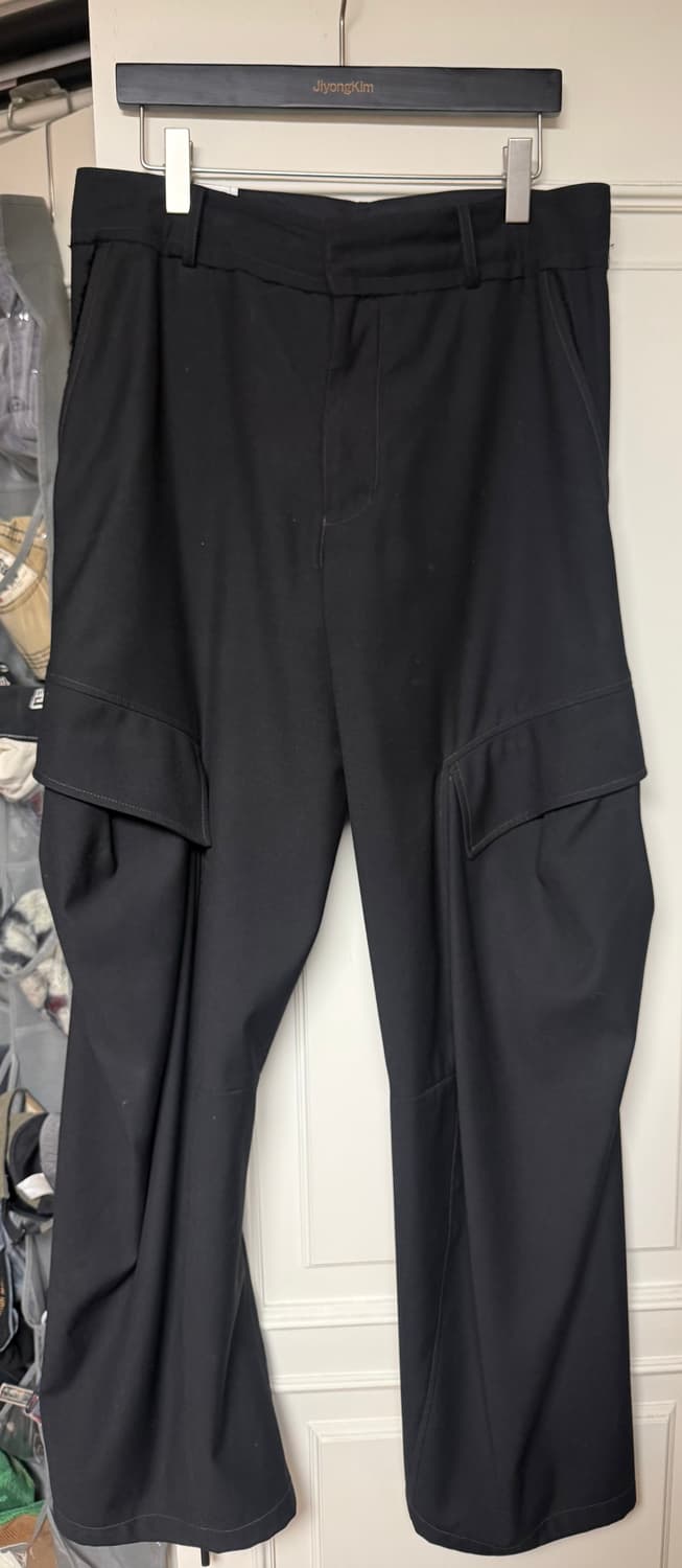 JIYONG KIM Curved Raw Edge Trousers 상품이미지2