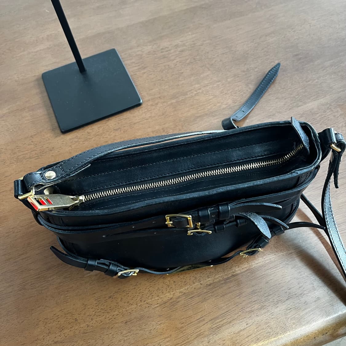 버버리 레더 크로스백 상품이미지8