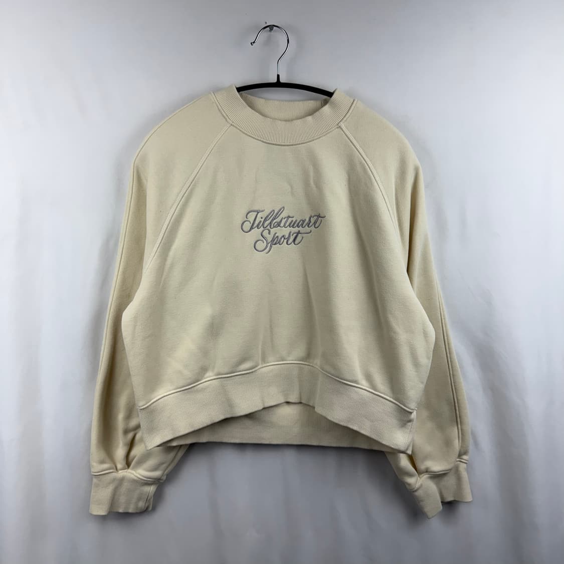 (90) 질스튜어트 스포츠 우먼스 크롭 맨투맨 크림 상품이미지2