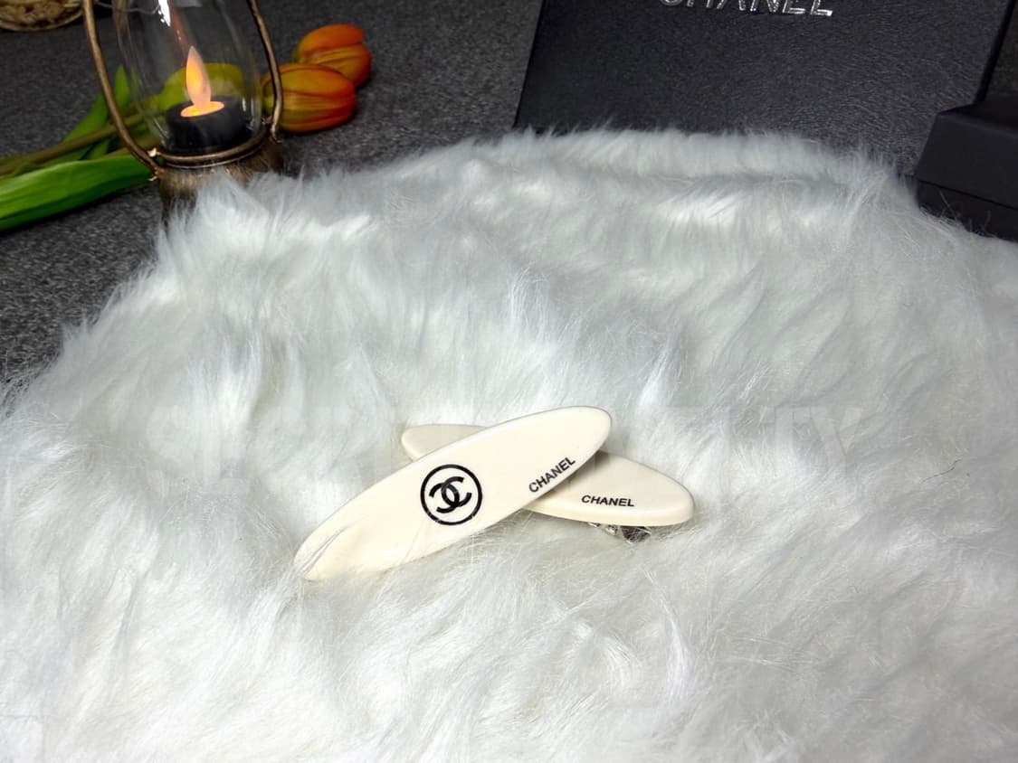 샤넬 화이트 심플 헤어클립 <1ps> 상품이미지4