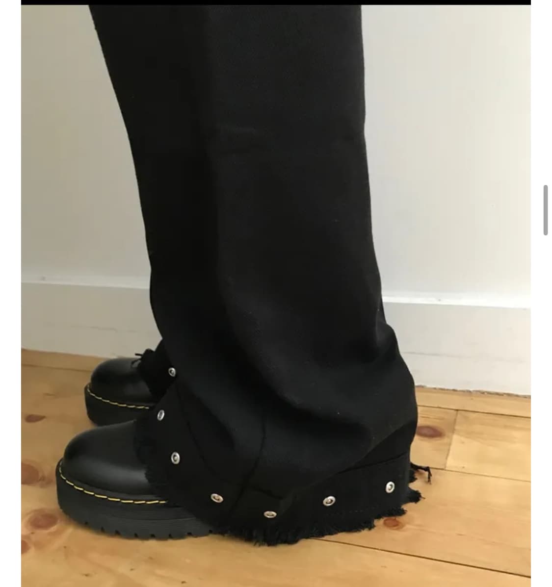 유색 리벳 세미부츠컷 팬츠 상품이미지1