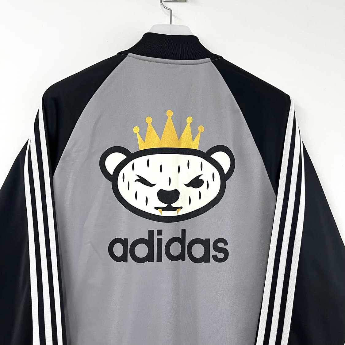 아디다스 니고 베어 25주년 한정판 그레이 블랙 트랙탑 져지 상품이미지6