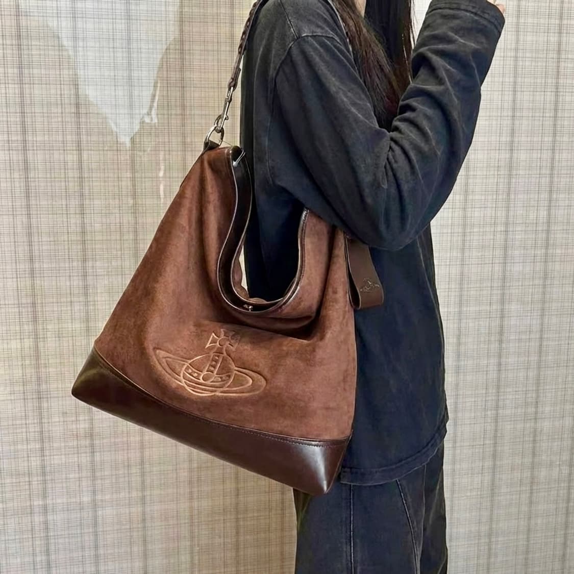 비비안웨스트우드 브라운 토트 호보백 상품이미지2