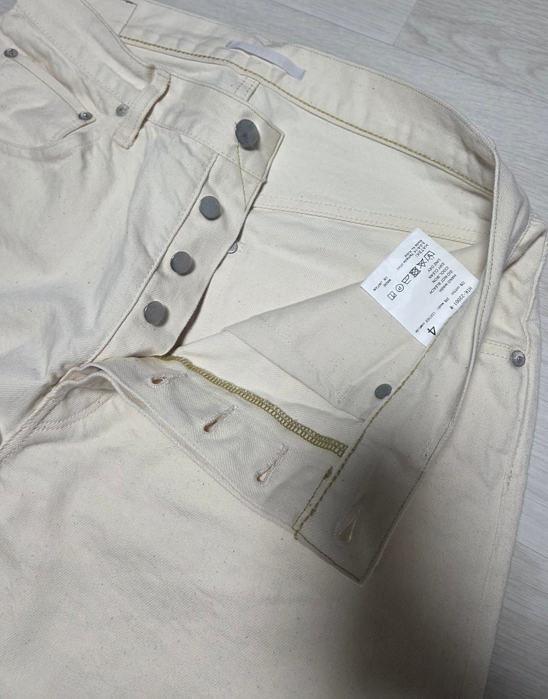 하츠키 루즈 테이퍼드 에크루색상 팔아요 상품이미지3