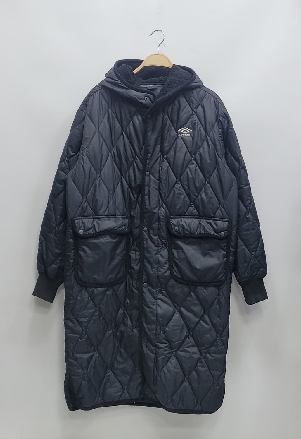UMBRO 23FW 엄브로 퀼팅 후디 롱 자켓 / 공용 90 (S) 블랙 상품이미지1