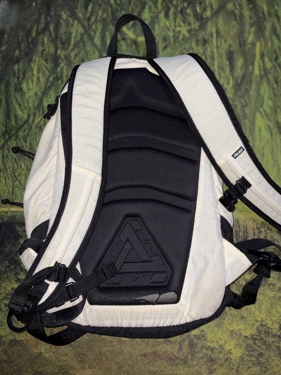 팔라스 트라이앵글 로고 백팩 가방 화이트 상품이미지2