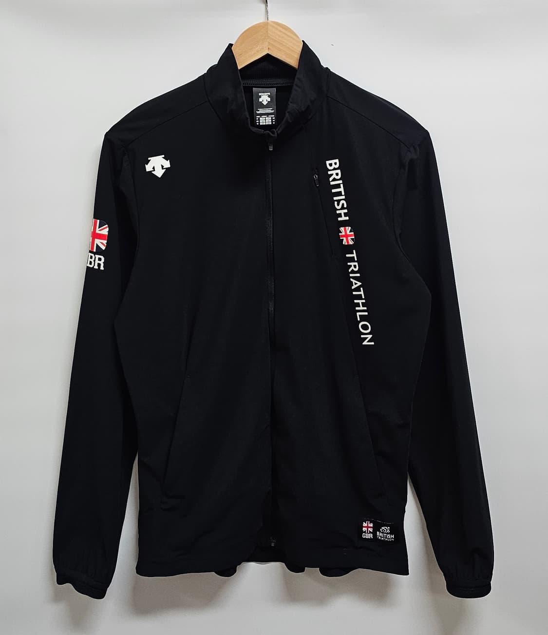데상트 브리티시 트라이애슬론 블랙 자켓 95 상품이미지1
