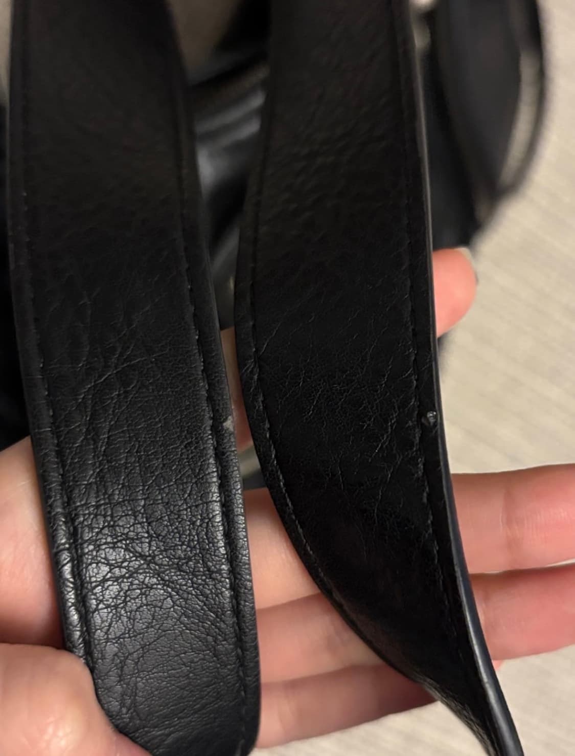 이우가마카라스 스터드 레더 숄더백 상품이미지4