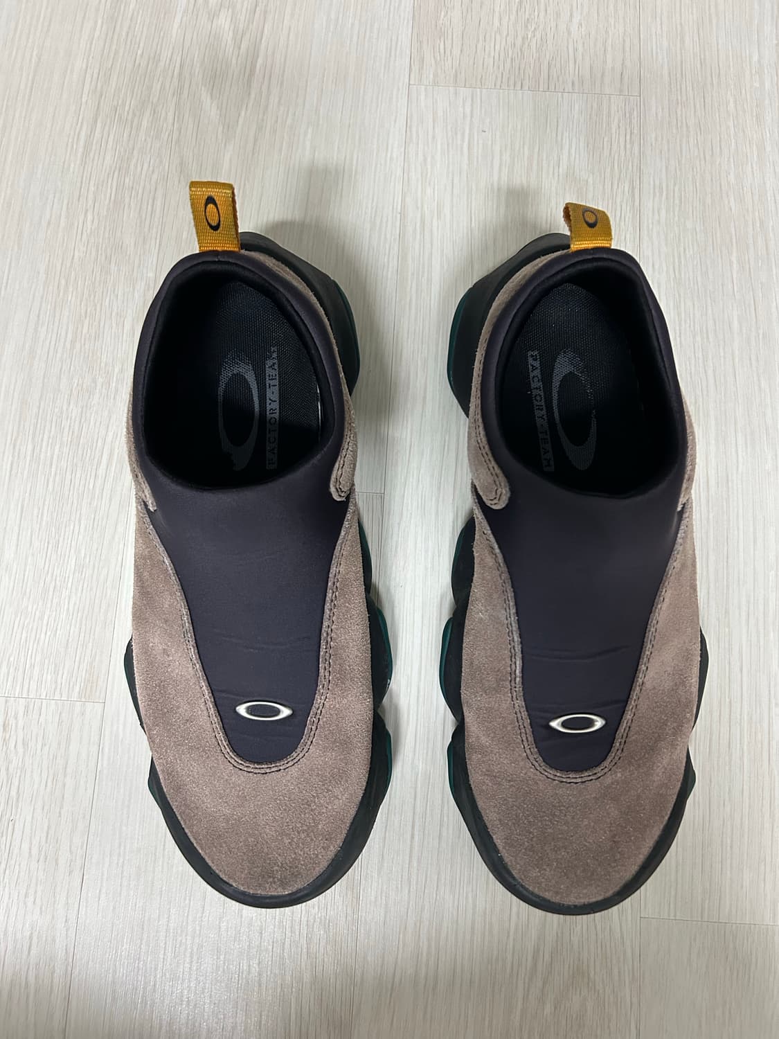 Oakley Factory Team x Brain Dead Suede 상품이미지1