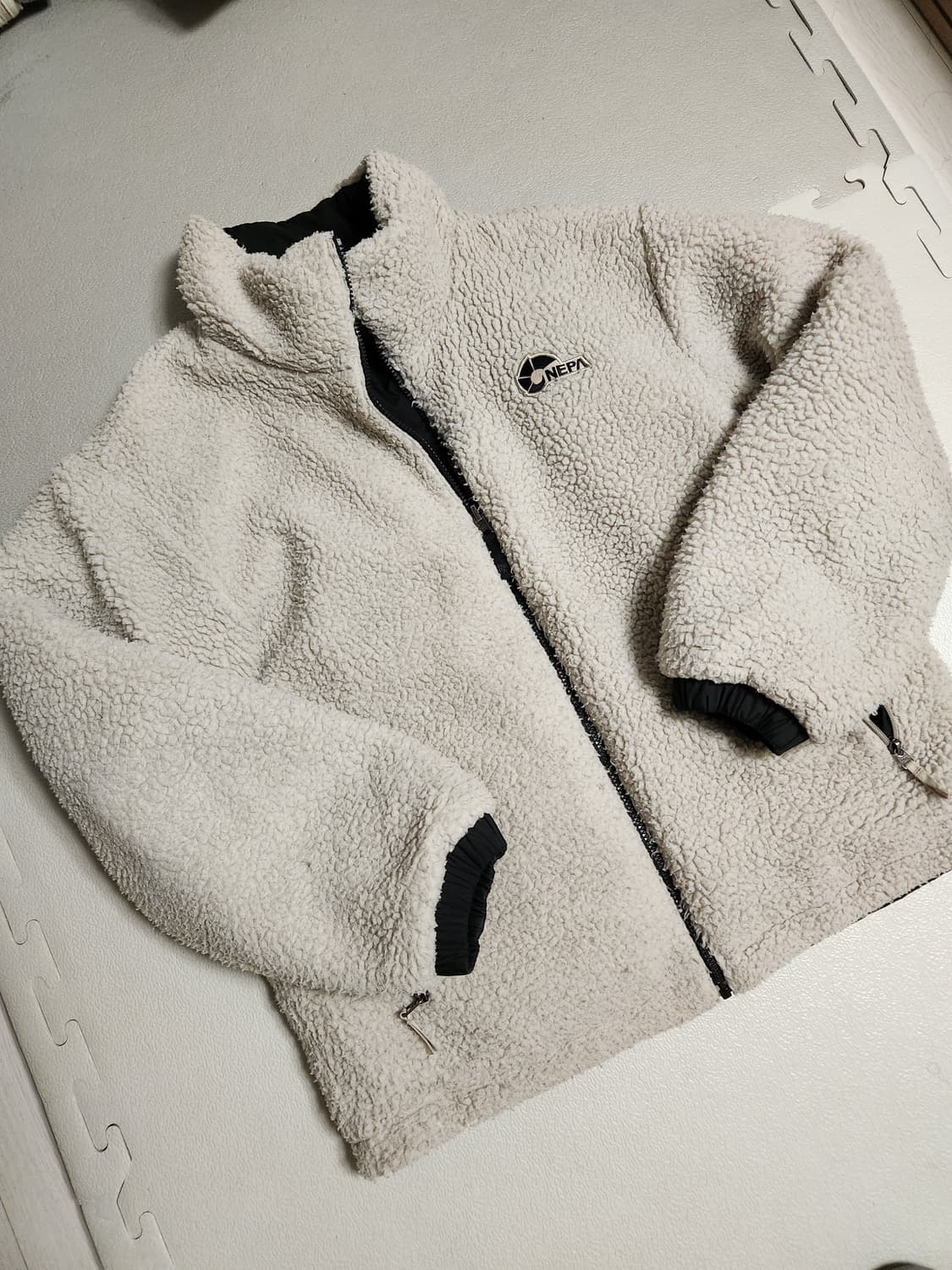 네파 리버시블 다운 양면 자켓 105사이즈

검정은 오염 하자없이 깨끗하 상품이미지2