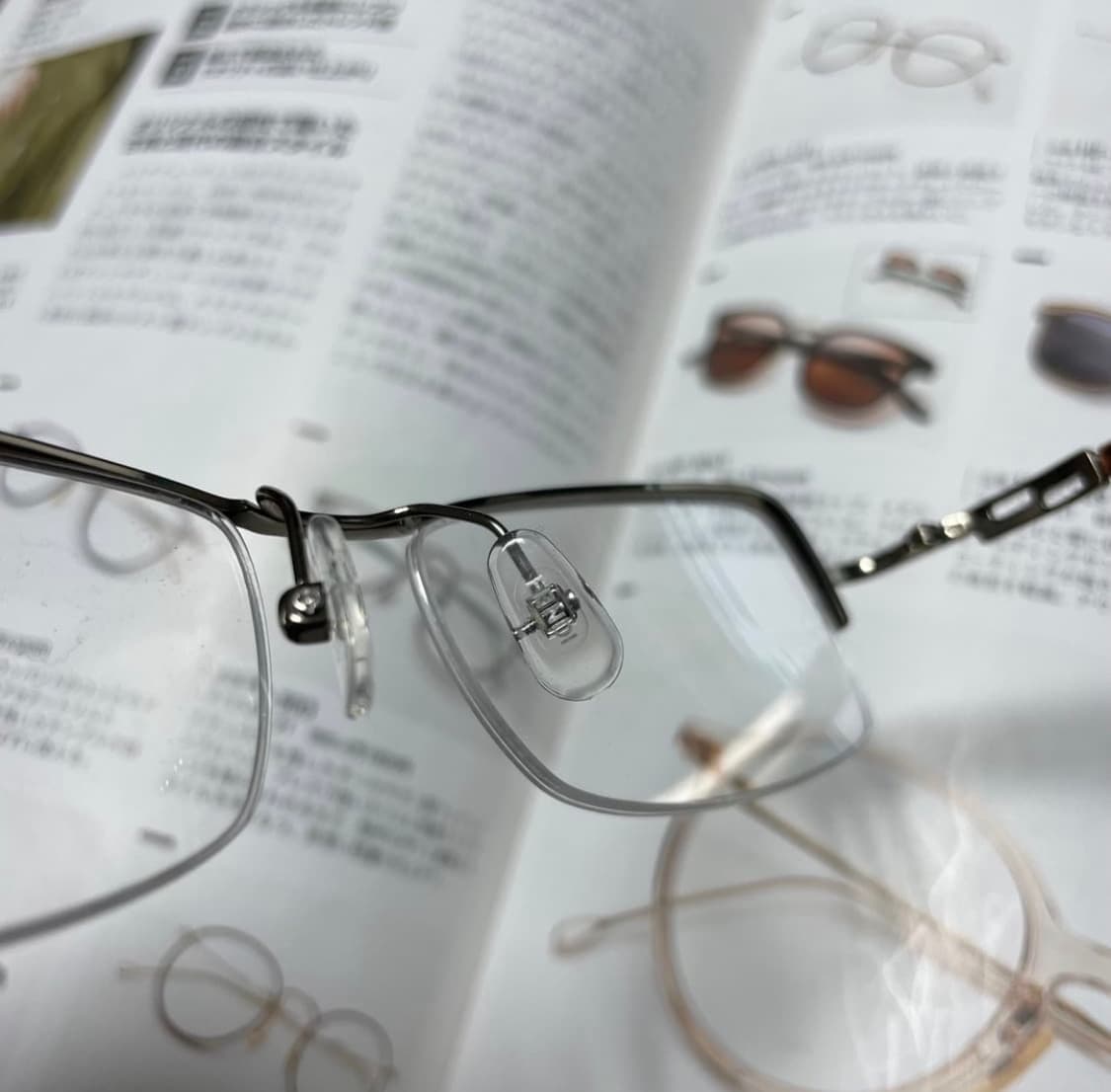 FENDI 펜디 티타늄 반무테 명품 안경 상품이미지7