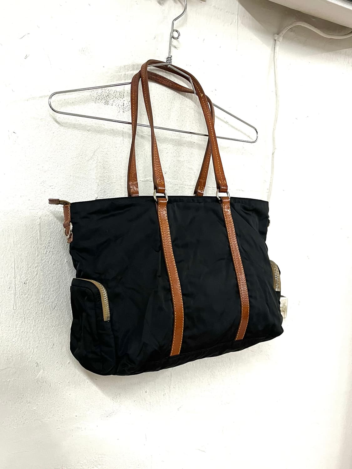 미우미우 93 아카이브 나일론 레더 숄더백 상품이미지10