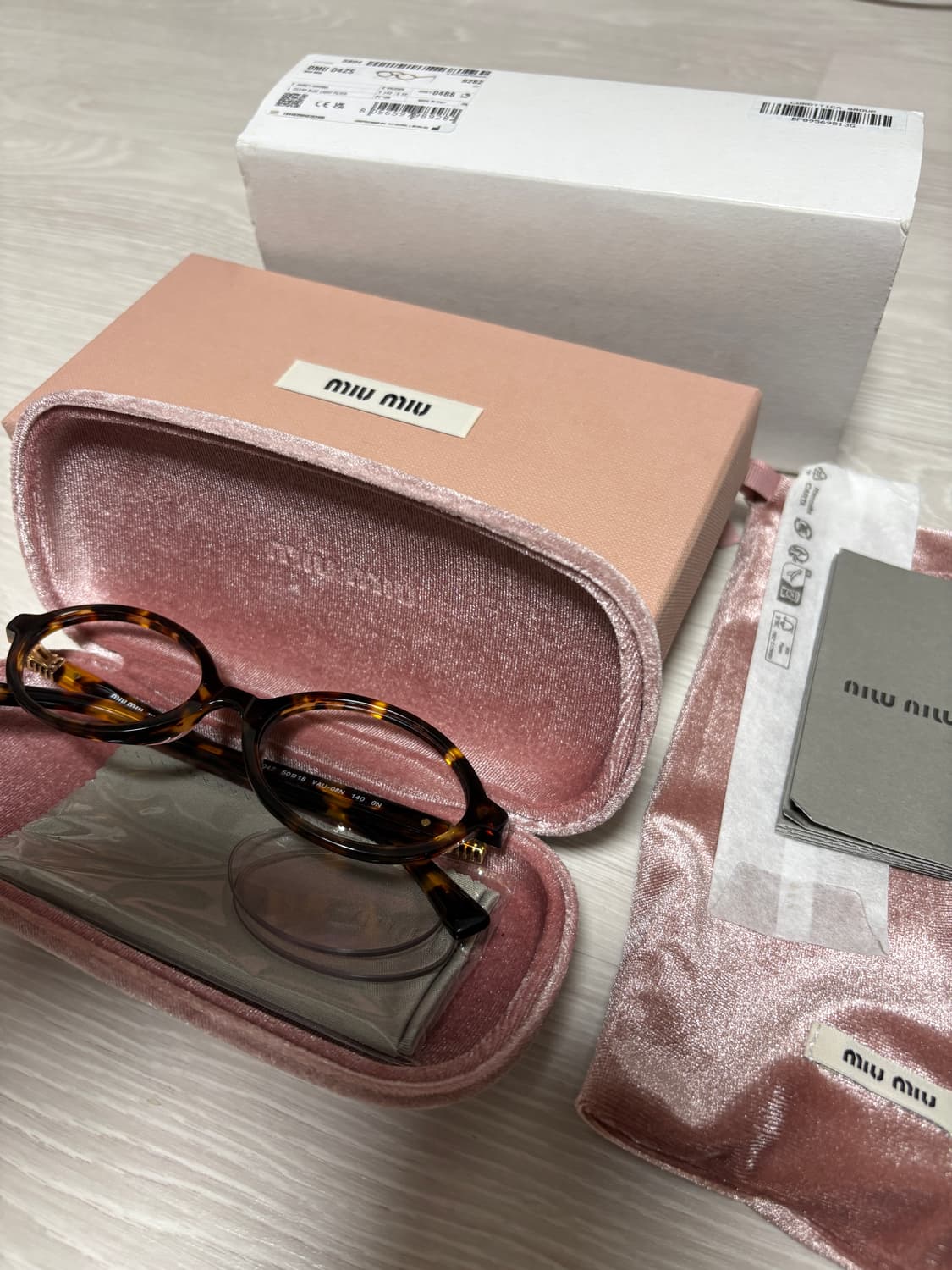 미우미우 리가드 스탠다드핏 상품이미지1