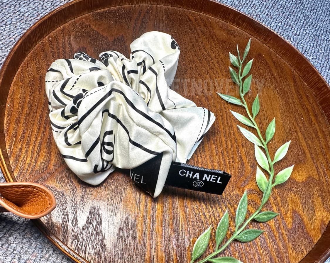 샤넬 까멜리아 헤어슈슈 화이트 상품이미지9