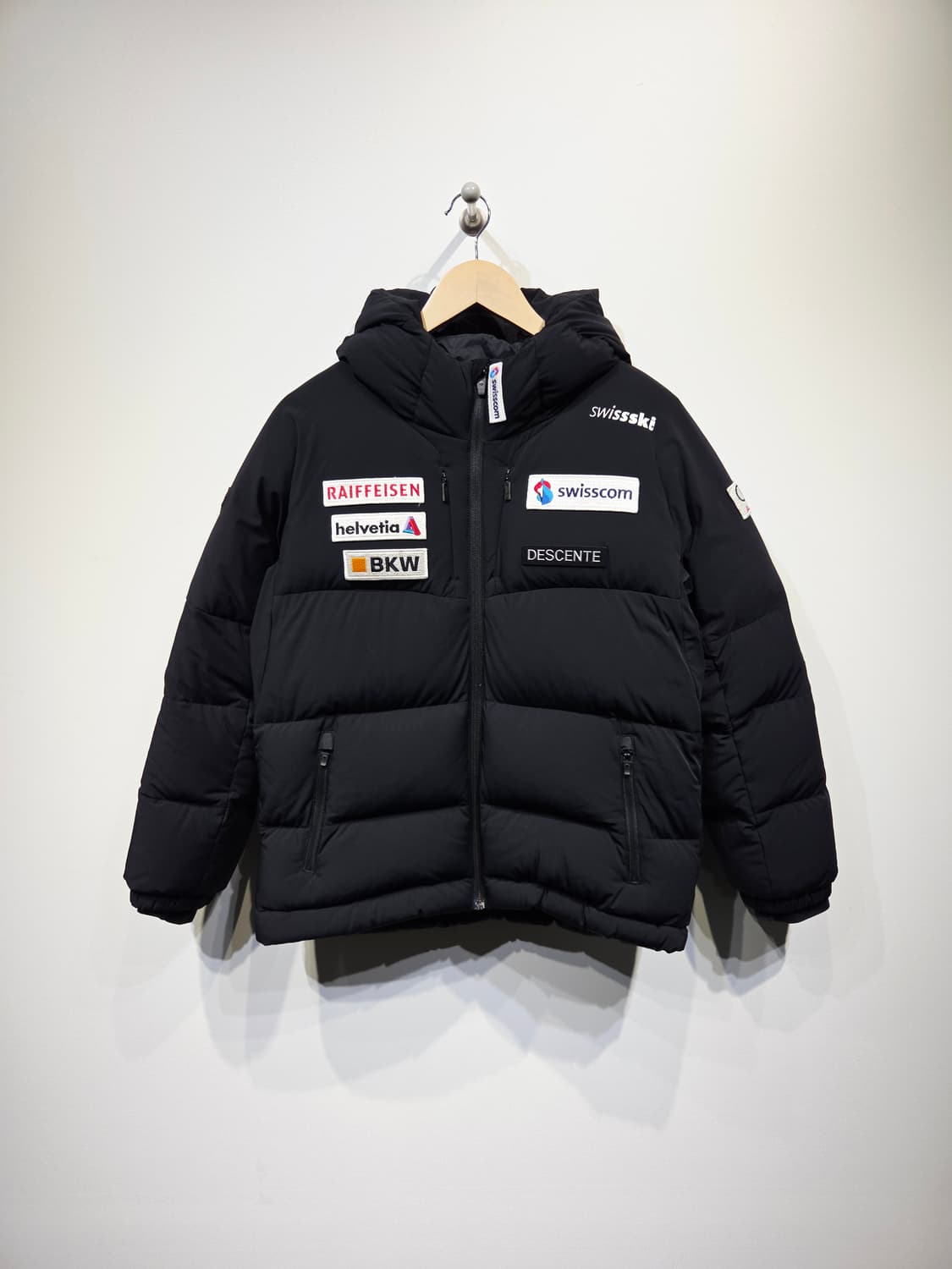 데상트 스위스 스키팀 오리털 숏패딩 상품이미지2