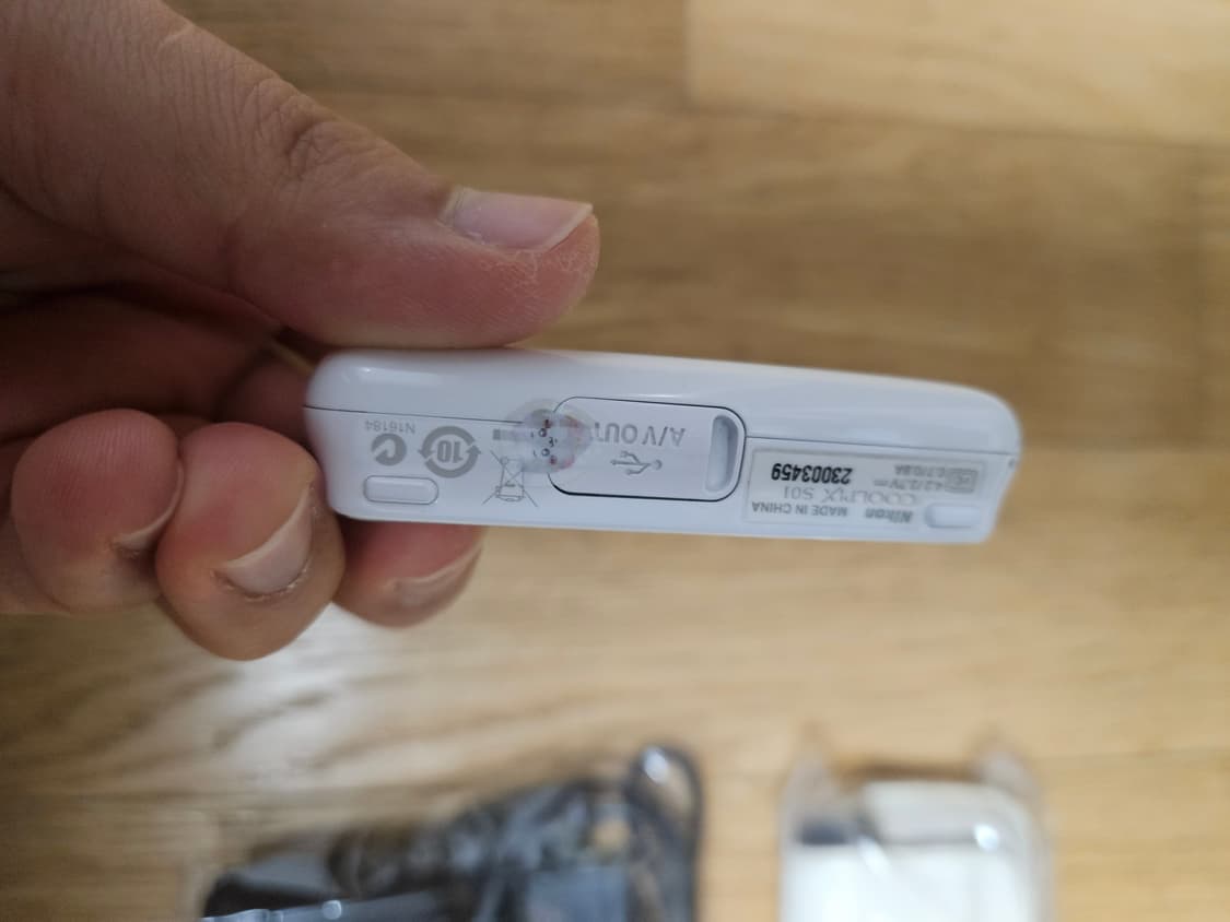 니콘 쿨픽스 s01 화이트(희귀) 팝니다 상품이미지2